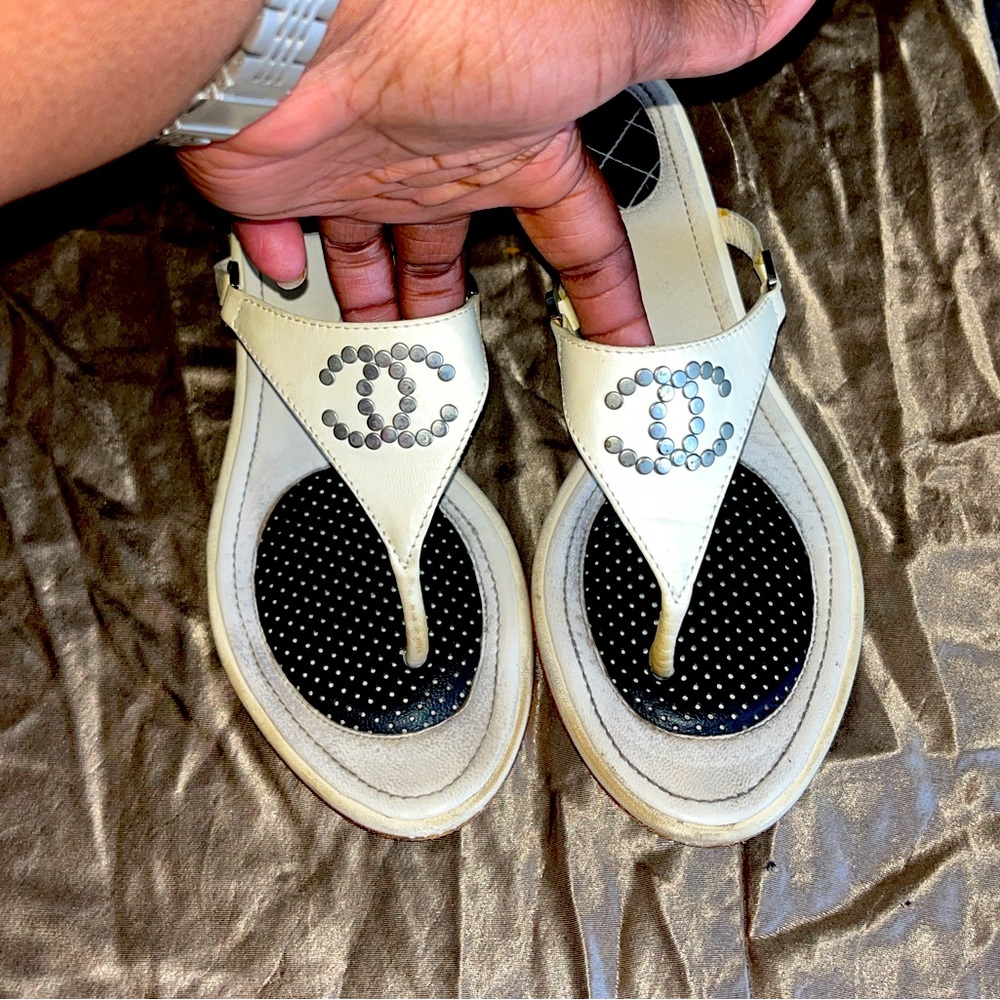 Chanel flats fair condition size 38 1/2